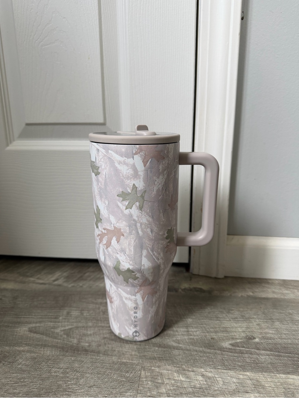 HydroJug Pastel Leaf Travel Mug in Light Pink and Sage